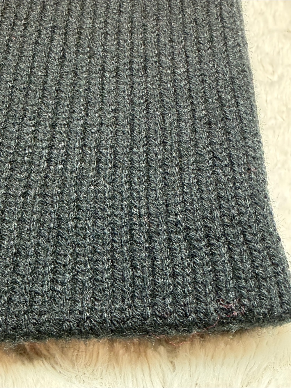 Boston Black & Red Warm Acrylic Knit Pompom Unisex Winter Hat Beanie - Picture 4 of 6